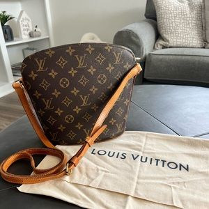 Louis Vuitton Authentic Cross Body